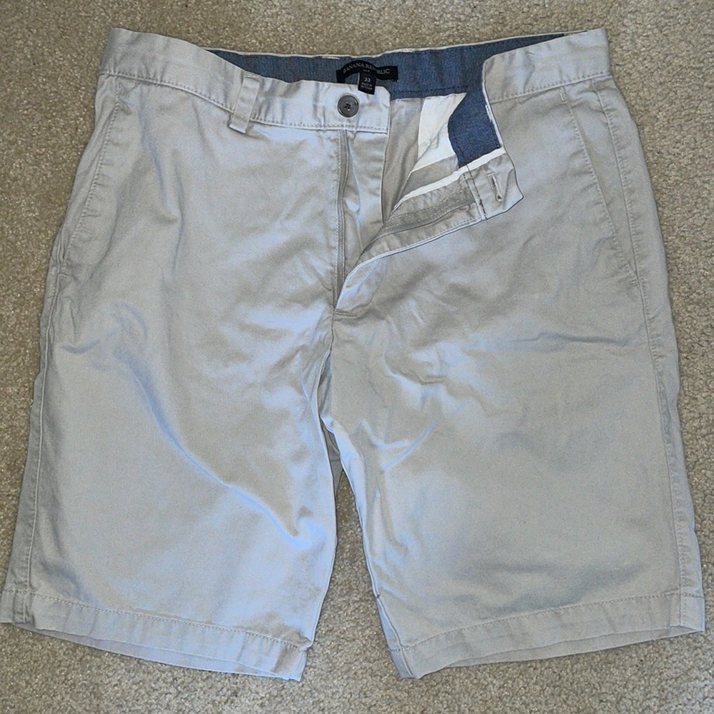 Banana Republic Cargo Shorts, Men’s Size 33, Great Condition!